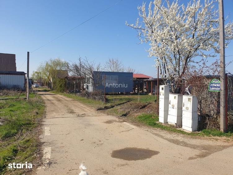 Teren de 400 mp, în Vărăști