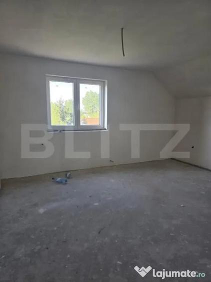 Casă cu 8 camere cu Teren 1500 Mp în Central