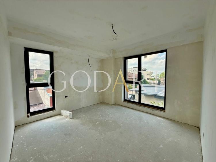 Apartament cu 3 camere decomandat în Aviației