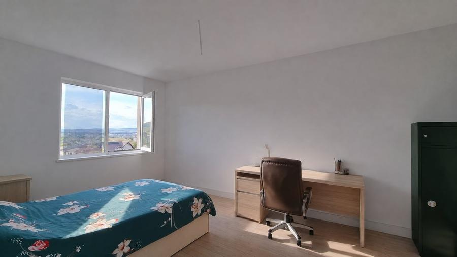 Apartament cu 2 camere semidecomandat, mobilat în Florești