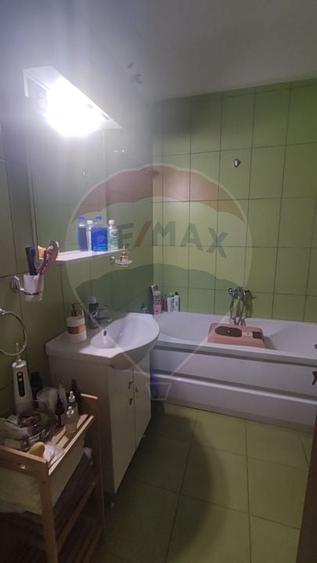 Apartament cu 2 camere decomandat, mobilat în Paleu