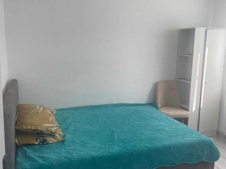 Apartament cu 3 camere decomandat, mobilat în Valea Rosie