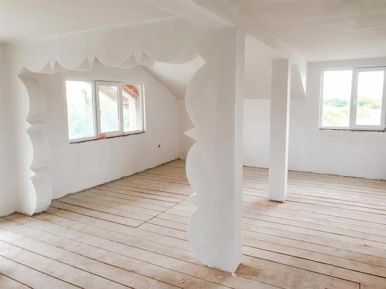 Casă cu 5 camere cu Teren 900 Mp în Tileagd