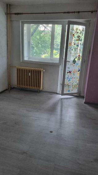 Vand apartament 3 camere , pta. Veteranilor - 12