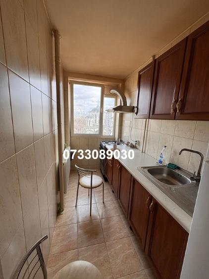 Apartament cu 3 camere semidecomandat în Drumul Taberei