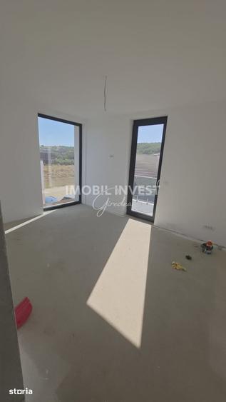 Casă cu 4 camere cu Teren 400 Mp în Tolstoi