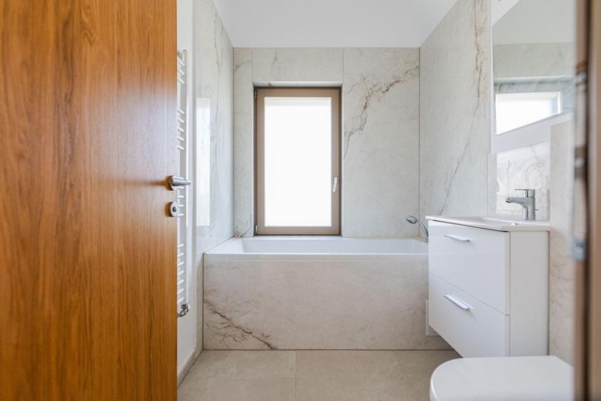 Duplex cu 4 camere cu Canalizare în Exterior Nord