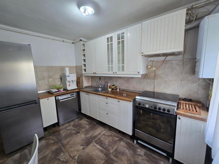 Apartament 3 camere decomandat | Centrală proprie | 2 băi | Drumul Sării - 21