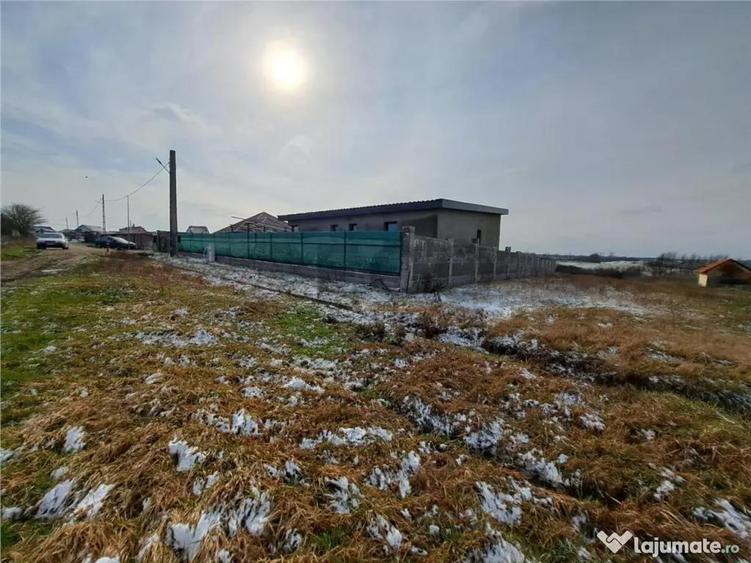 Teren de 1600 mp, în Cordău