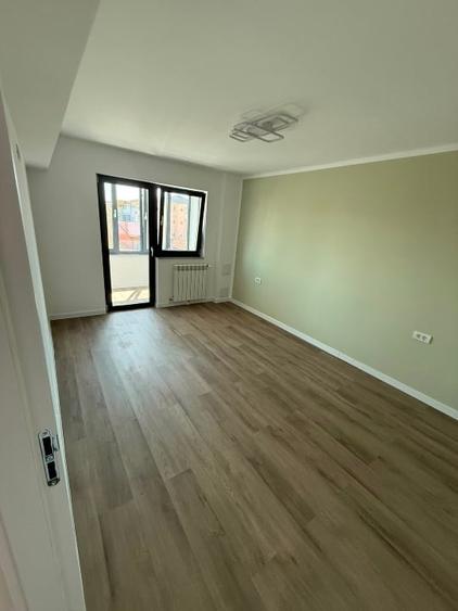 Apartament cu 3 camere decomandat în Nord-Est