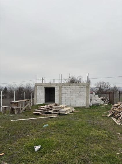 Casă cu 3 camere cu Teren 2900 Mp în Foltești