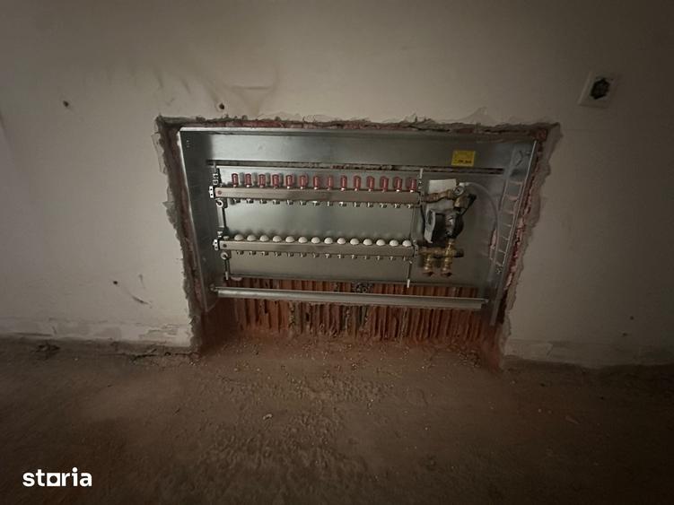 Casă cu 6 camere cu Teren 467 Mp în Crevedia