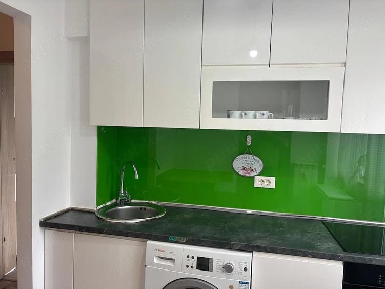 Apartament cu 3 camere semidecomandat în Crângași