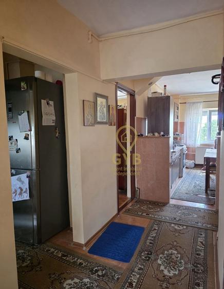 Apartament cu 4 camere decomandat, mobilat în Central