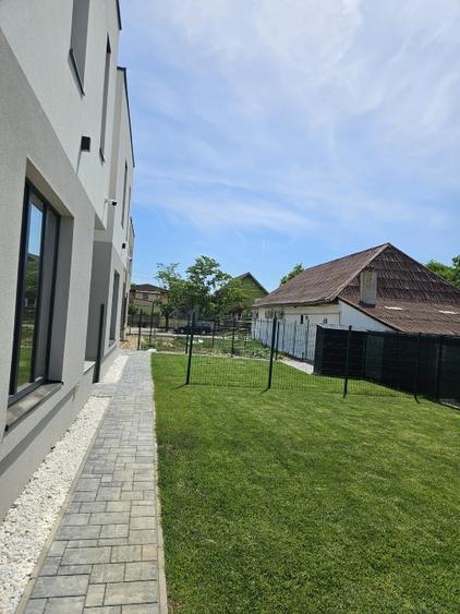 Duplex cu 5 camere cu Canalizare în Covaci