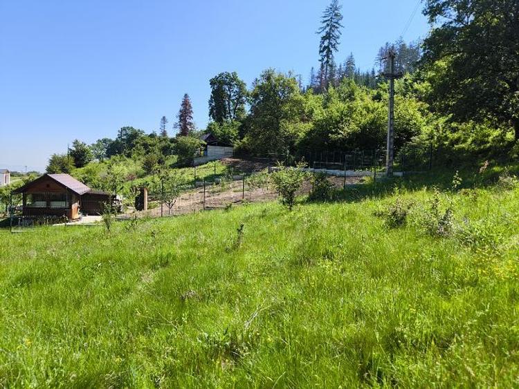 Teren de 2000 mp, în Cristian