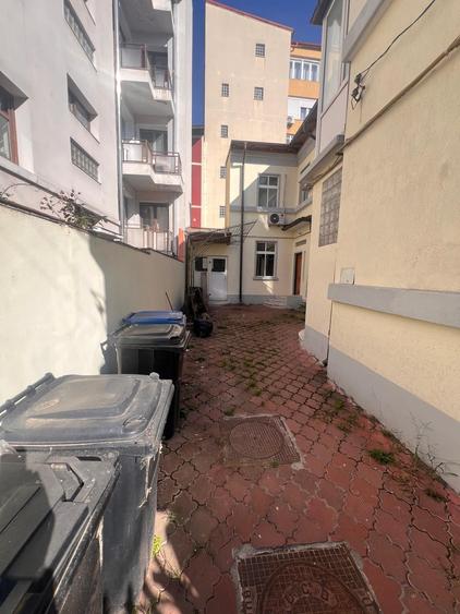 Casă individuală cu 5 camere cu Canalizare în Dorobanți