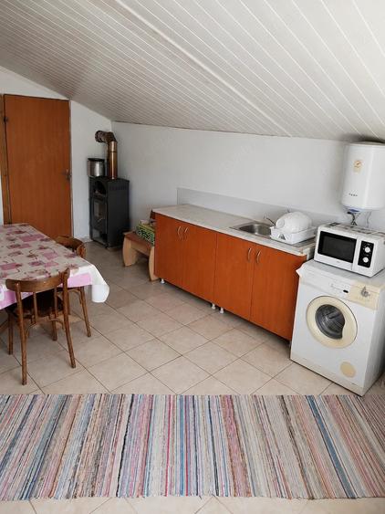 Casă cu 4 camere cu Teren 1625 Mp în Vărăști