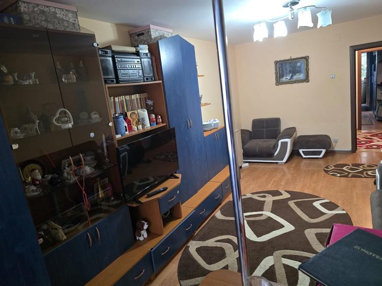 Apartament cu 3 camere decomandat în Dristor