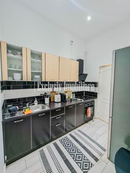 Apartament cu 3 camere semidecomandat, mobilat în Central