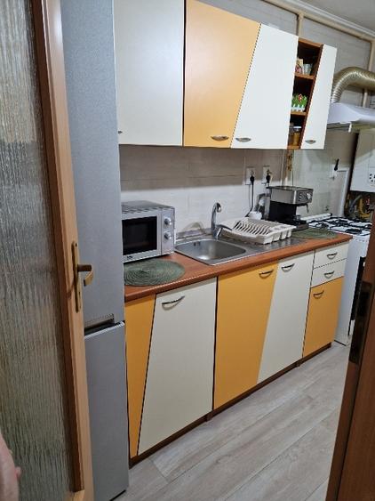 Apartament cu 3 camere decomandat, mobilat în Central