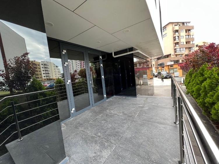 Apartament cu 4 camere semidecomandat, mobilat în Grozăvești