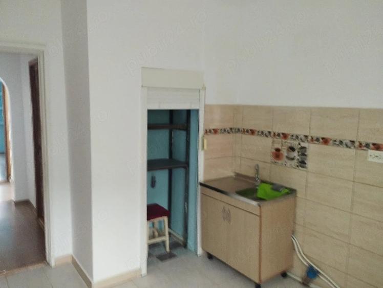 Apartament cu 2 camere decomandat în Baza 3