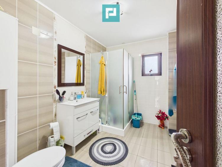 Casă cu 5 camere cu Teren 1049 Mp în Șagu