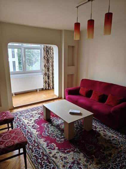 Apartament cu 3 camere semidecomandat în Central