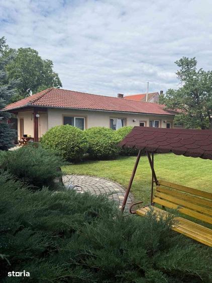 Casă cu 8 camere cu Teren 1400 Mp în Ultracentral