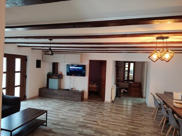Casă individuală cu 4 camere cu Canalizare în Întregalde
