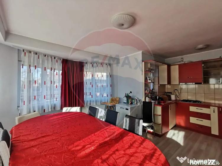 Casă cu 7 camere cu Teren 342 Mp în Calea Clujului