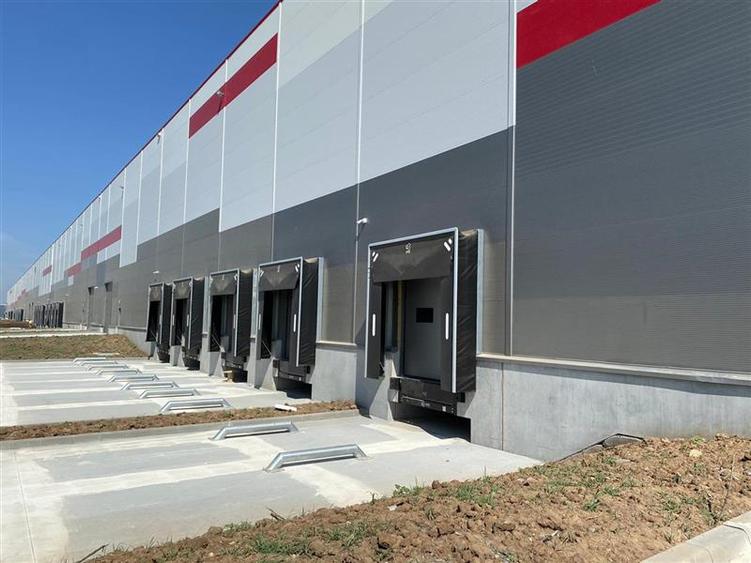 Spațiu industrial, de 5,000 mp, în Central