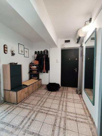 Apartament cu 3 camere decomandat în Mofleni