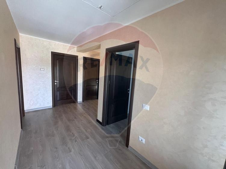Casă individuală cu 4 camere cu Canalizare în Sud-Est