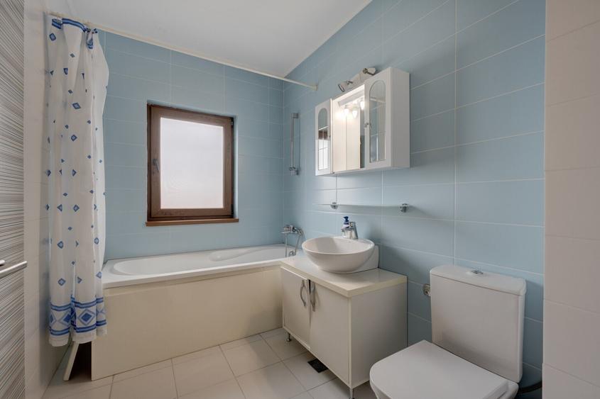 Casă individuală cu 8 camere cu Teren 515 Mp în Tunari
