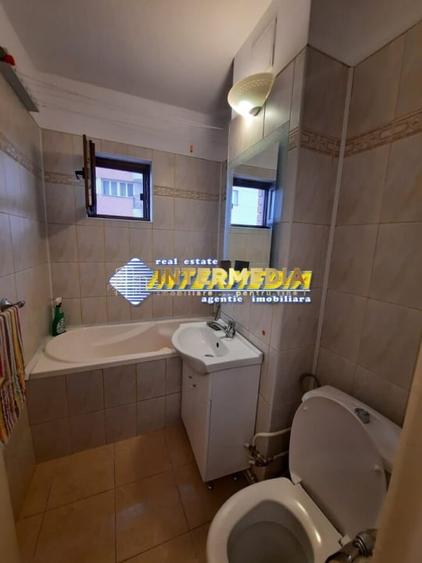 Apartament cu 3 camere decomandat, mobilat în Central