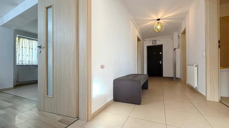 Apartament cu 3 camere decomandat, mobilat în Tractorul