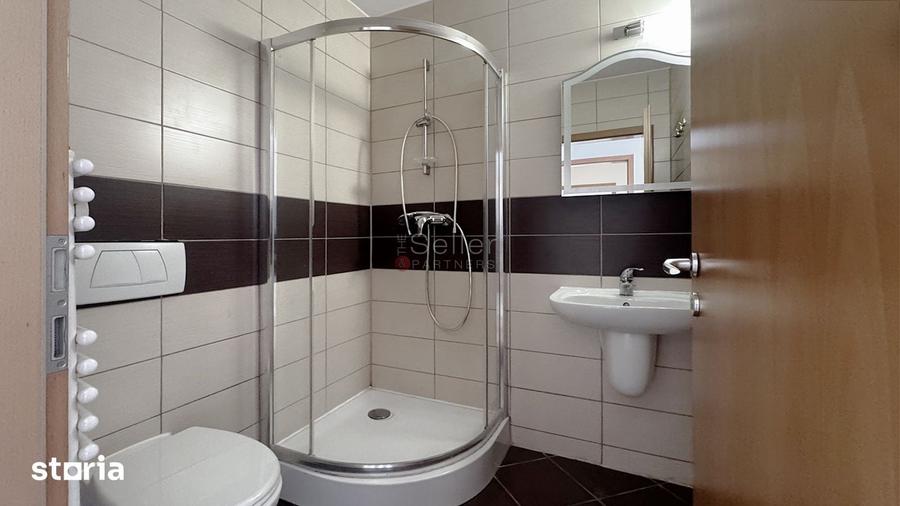 Apartament cu 3 camere decomandat în Bartolomeu