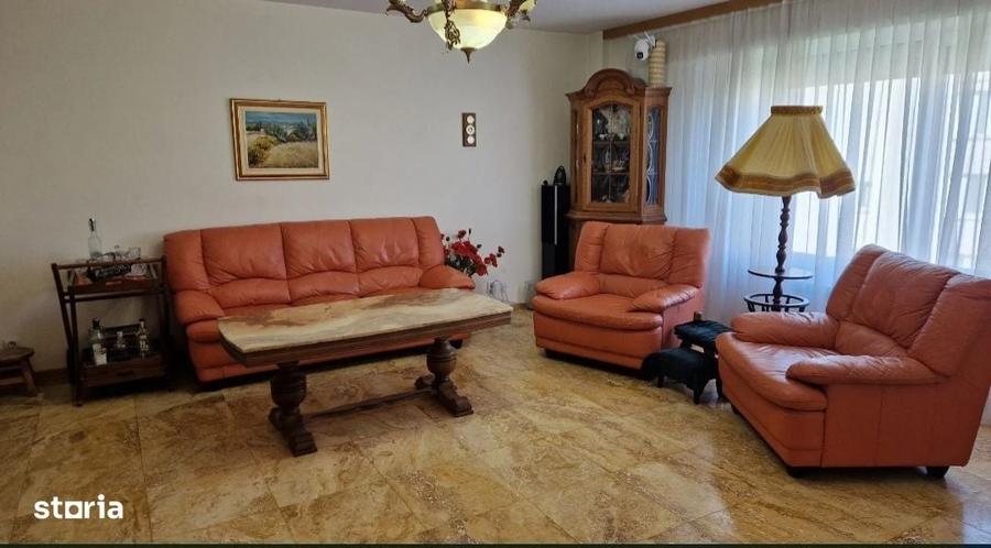 Apartament cu 3 camere în Decebal