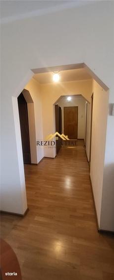 Apartament cu 4 camere decomandat în Central