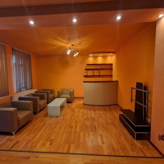 Penthouse cu 7 camere decomandat în Muncitoresc