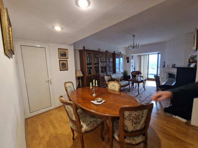 Apartament cu 4 camere decomandat, mobilat în Centru Civic