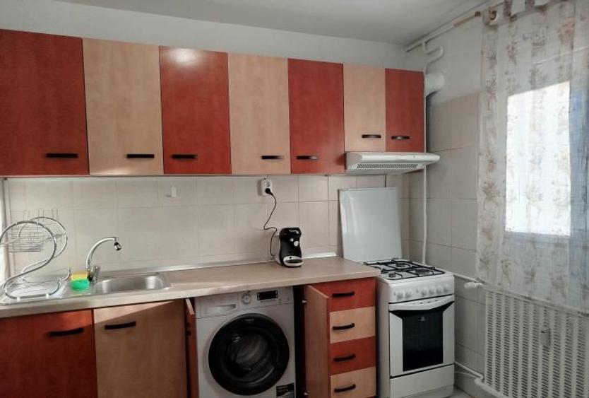 Apartament cu 2 camere decomandat, mobilat în Tei