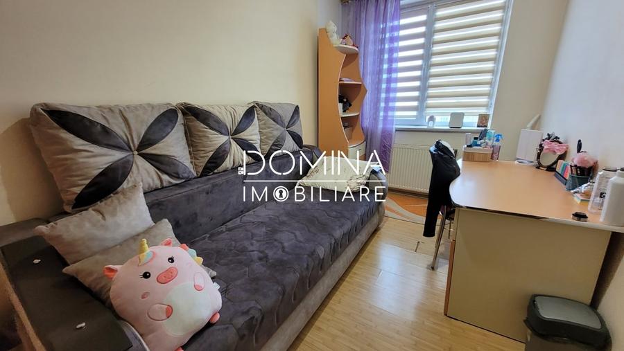Apartament cu 3 camere semidecomandat, mobilat în Central