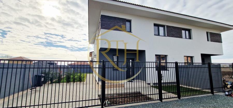 Duplex cu 5 camere cu Canalizare în Giarmata-Vii