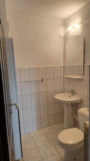 Apartament cu 3 camere semidecomandat în Mărășești