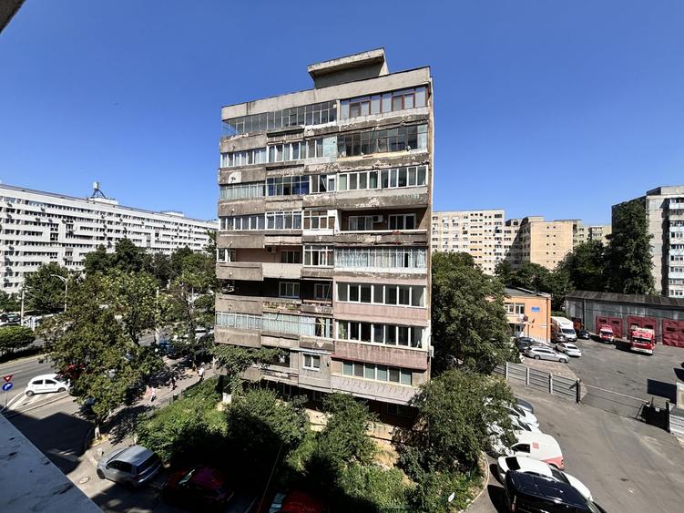 Apartament cu 3 camere semidecomandat în Gorjului