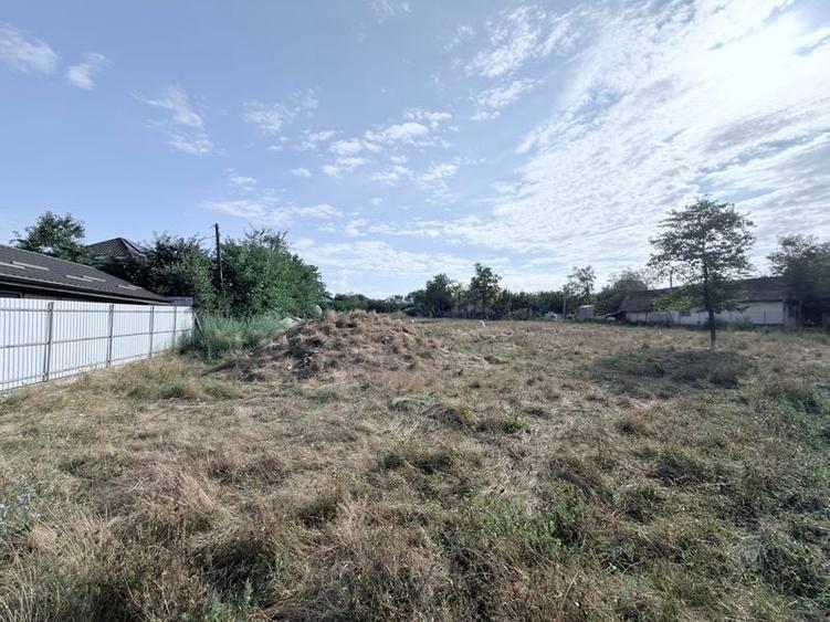 Teren Construcții intravilan de 2300 mp, în Răchiți