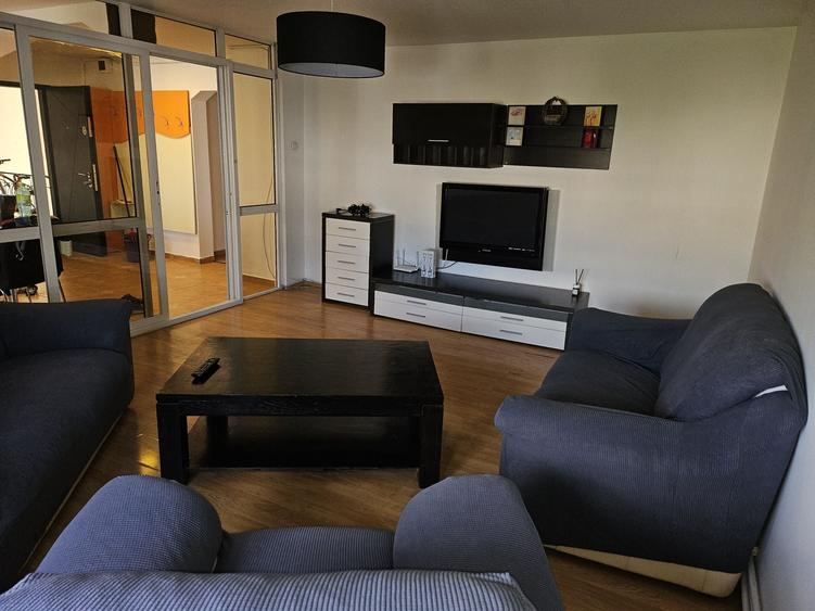 Apartament cu 3 camere decomandat în Nord